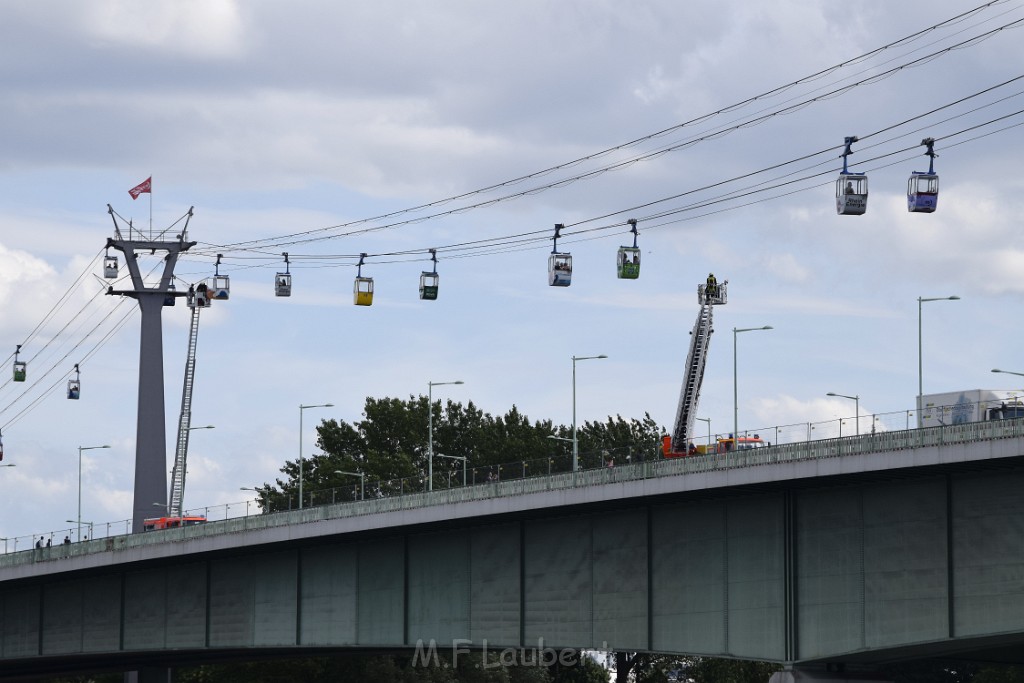 Koelner Seilbahn Gondel blieb haengen Koeln Linksrheinisch P130.JPG - Miklos Laubert